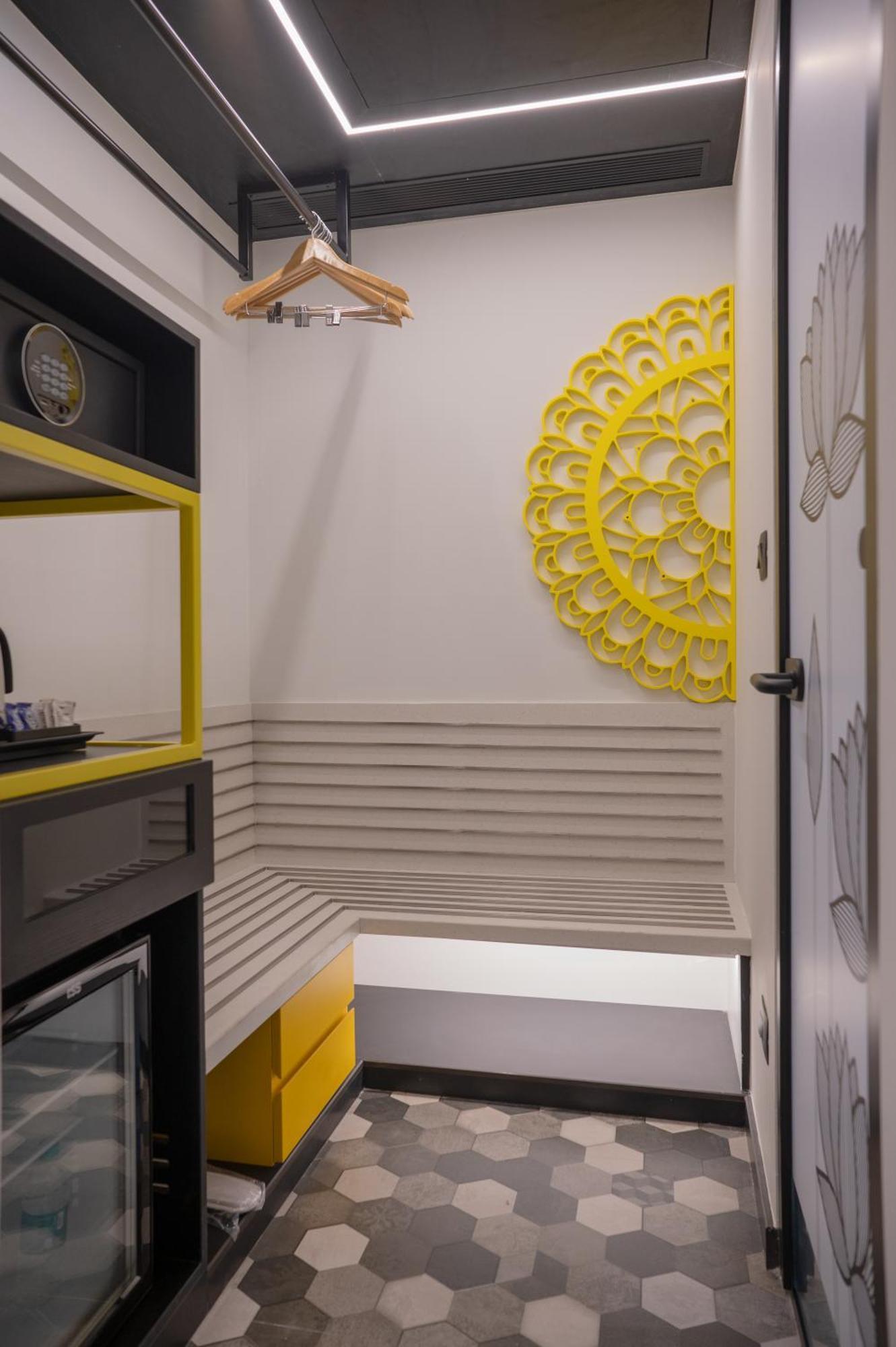 Zibe Luxe Kakinada By Grt Hotels ภายนอก รูปภาพ