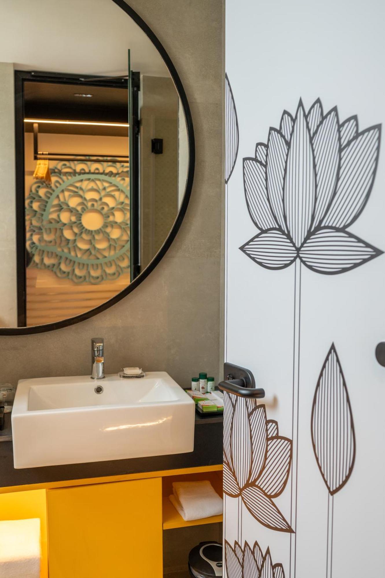 Zibe Luxe Kakinada By Grt Hotels ภายนอก รูปภาพ