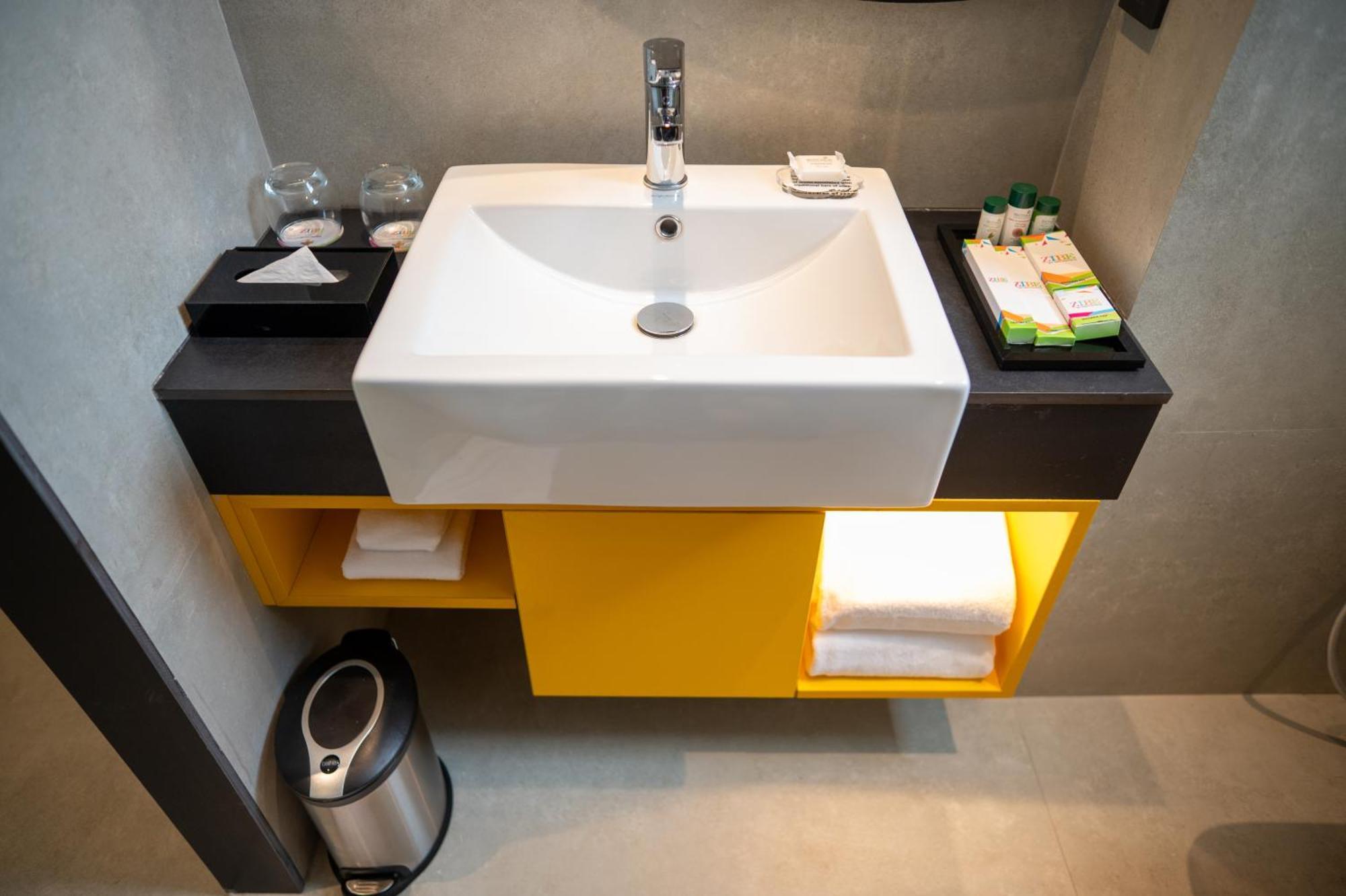 Zibe Luxe Kakinada By Grt Hotels ภายนอก รูปภาพ